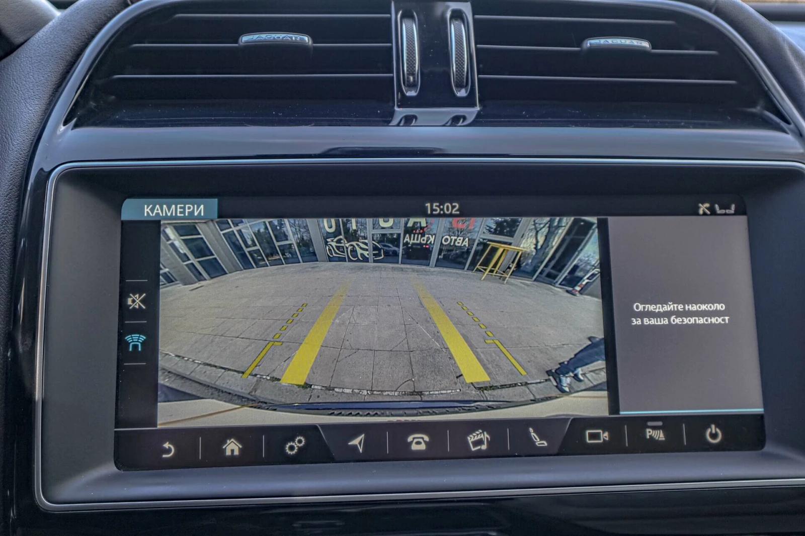 Jaguar F-PACE 3.0d/Virtual/HuD/Камера/Панорама/Меридиан/Lane Ass, снимка 12 - Автомобили и джипове - 55678298