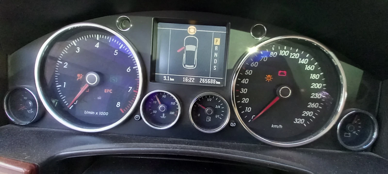 VW Touareg, снимка 6 - Автомобили и джипове - 56078593