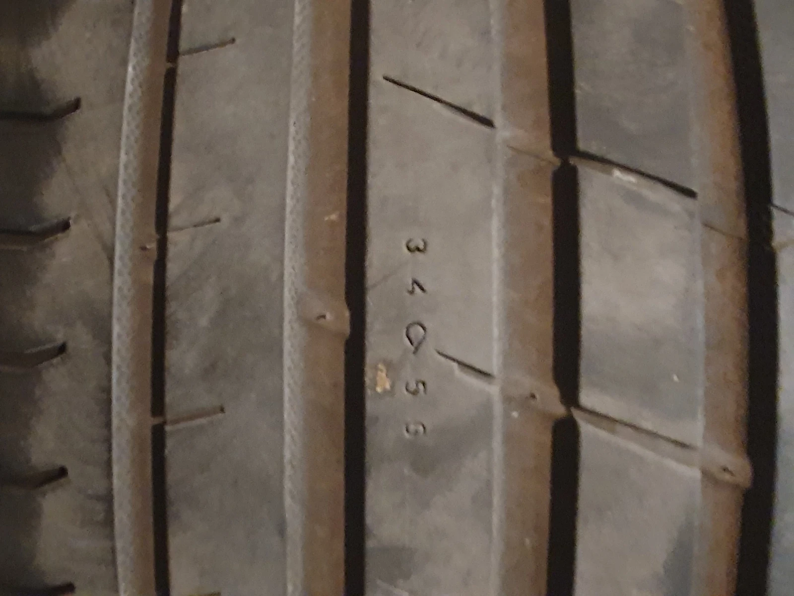 Гуми Летни 245/40R20, снимка 5 - Гуми и джанти - 54399705