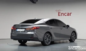 Toyota Camry 2.5 XLE Hybrid, снимка 1