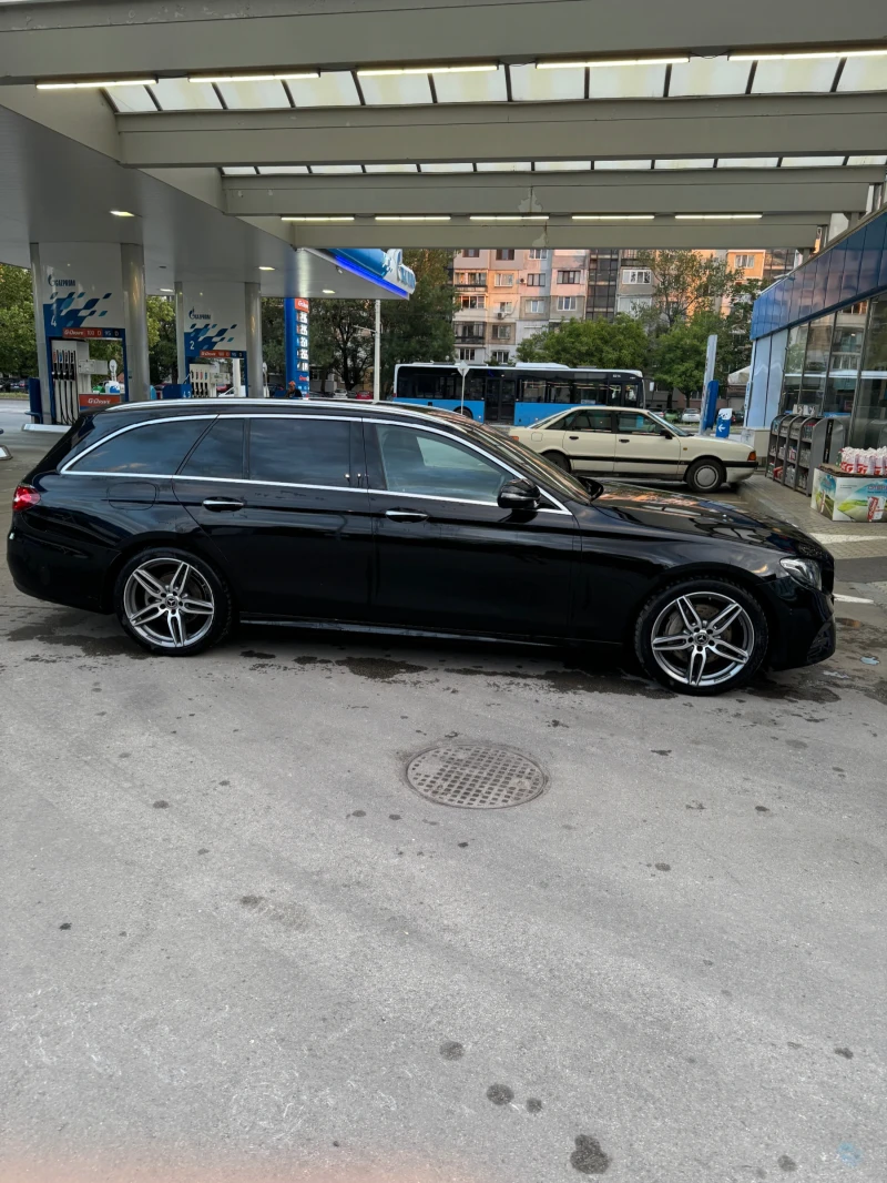 Mercedes-Benz E 220 AMG Premium , снимка 4 - Автомобили и джипове - 48172612