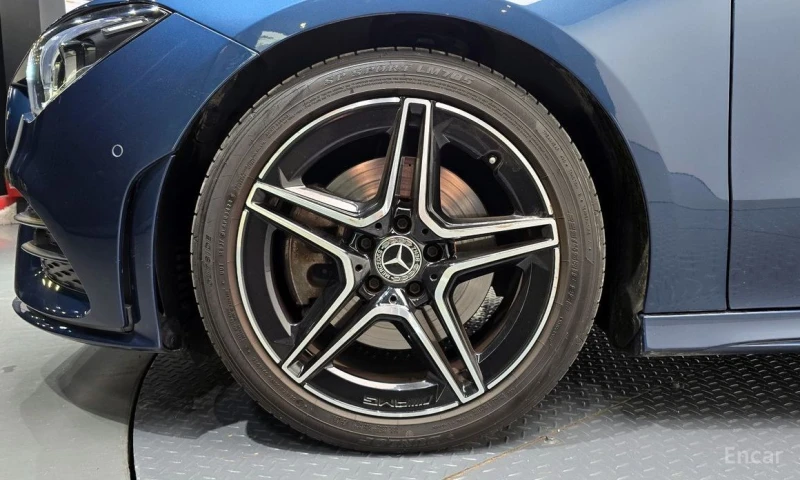 Mercedes-Benz CLA 250, снимка 5 - Автомобили и джипове - 52322812