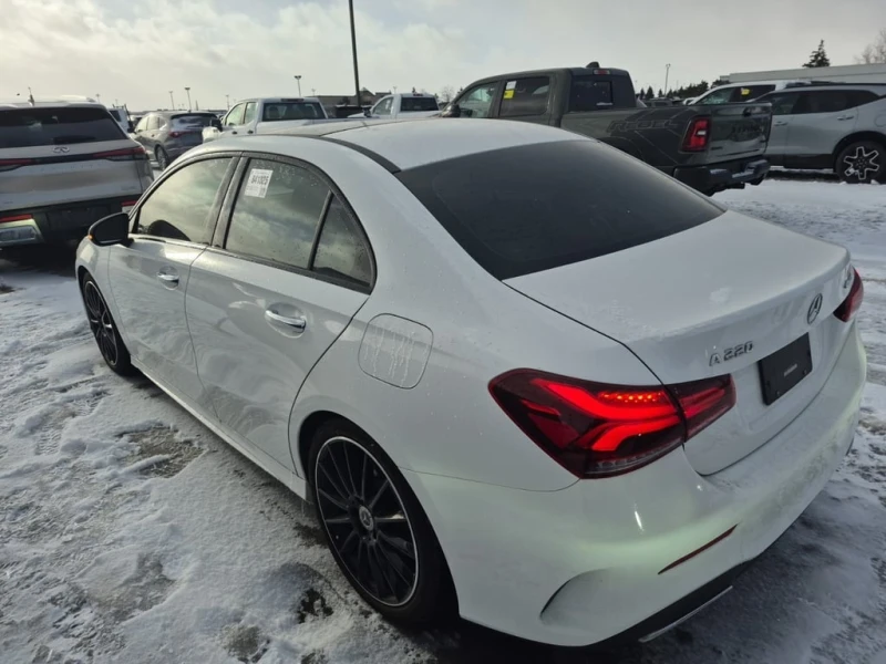 Mercedes-Benz A 220 * CARFAX * ЦЕНА ДО БГ, снимка 4 - Автомобили и джипове - 53019919