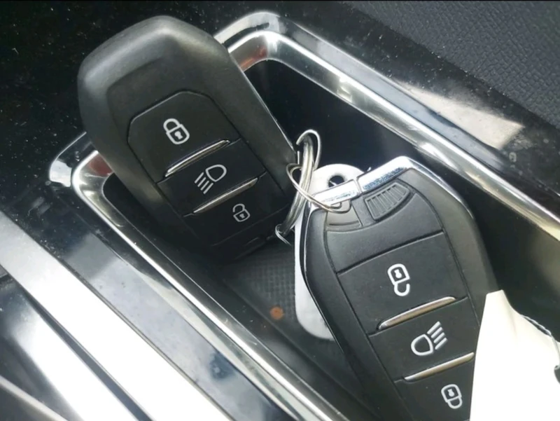 Peugeot 3008 1.5 HDI Allure EAT8, снимка 9 - Автомобили и джипове - 53381108