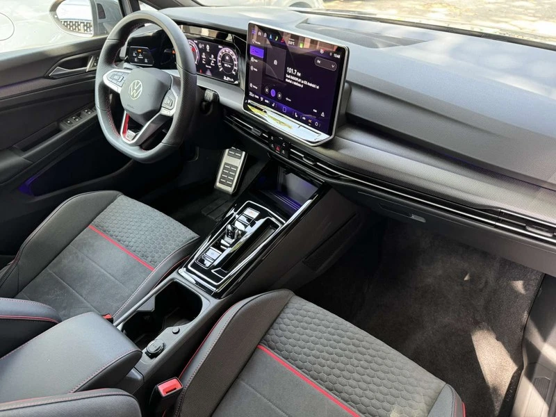VW Golf GTI/ LED/ DISTR/ CARPLAY, снимка 12 - Автомобили и джипове - 55890424