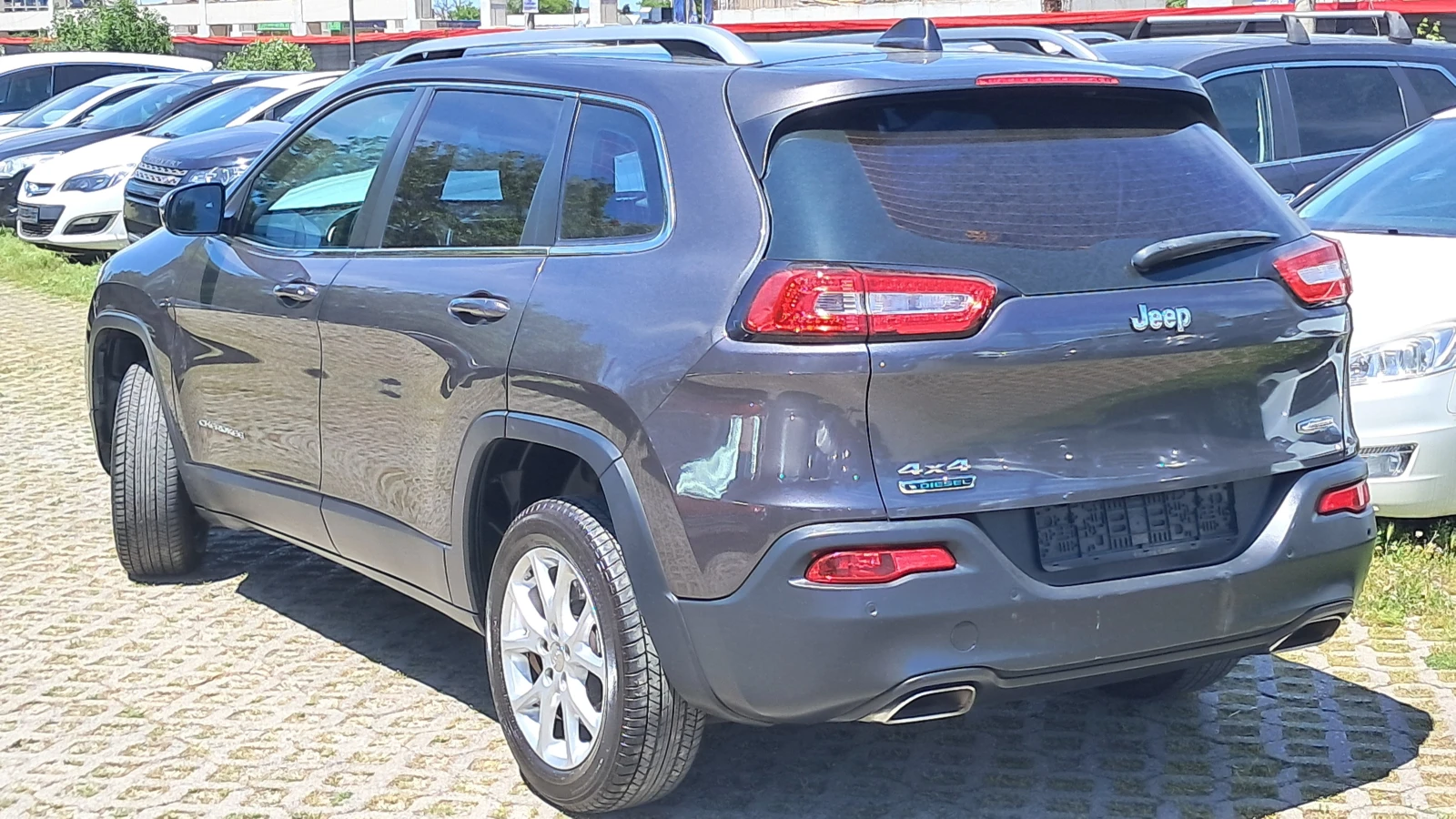Jeep Cherokee 4X4 РЕАЛ КМ ИЗКЛЮЧИТЕЛНО СЕРВИЗ КНИЖК ОБСЛУЖН НАВИ, снимка 3 - Автомобили и джипове - 17234440