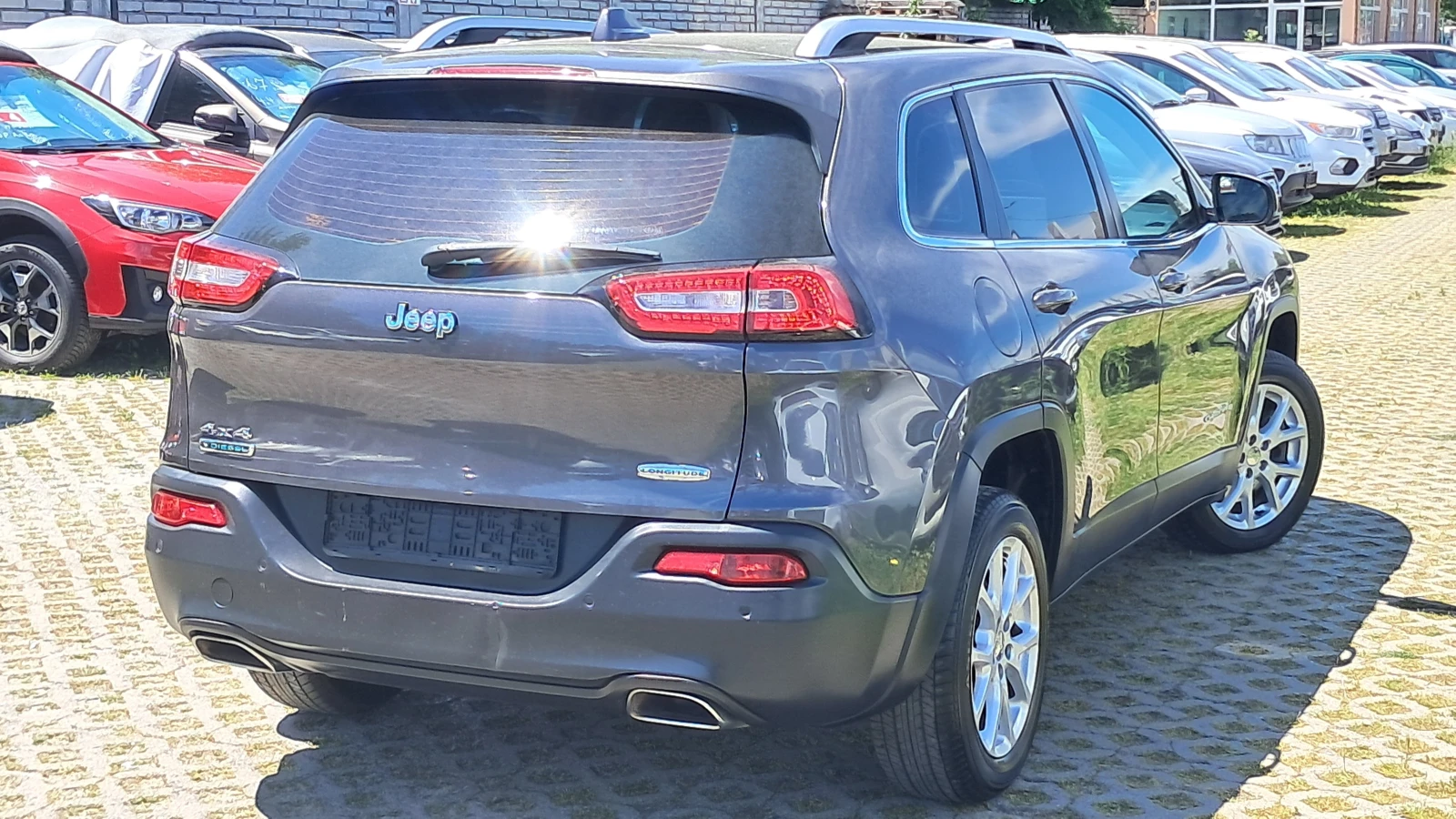 Jeep Cherokee 4X4 РЕАЛ КМ ИЗКЛЮЧИТЕЛНО СЕРВИЗ КНИЖК ОБСЛУЖН НАВИ, снимка 4 - Автомобили и джипове - 17234440