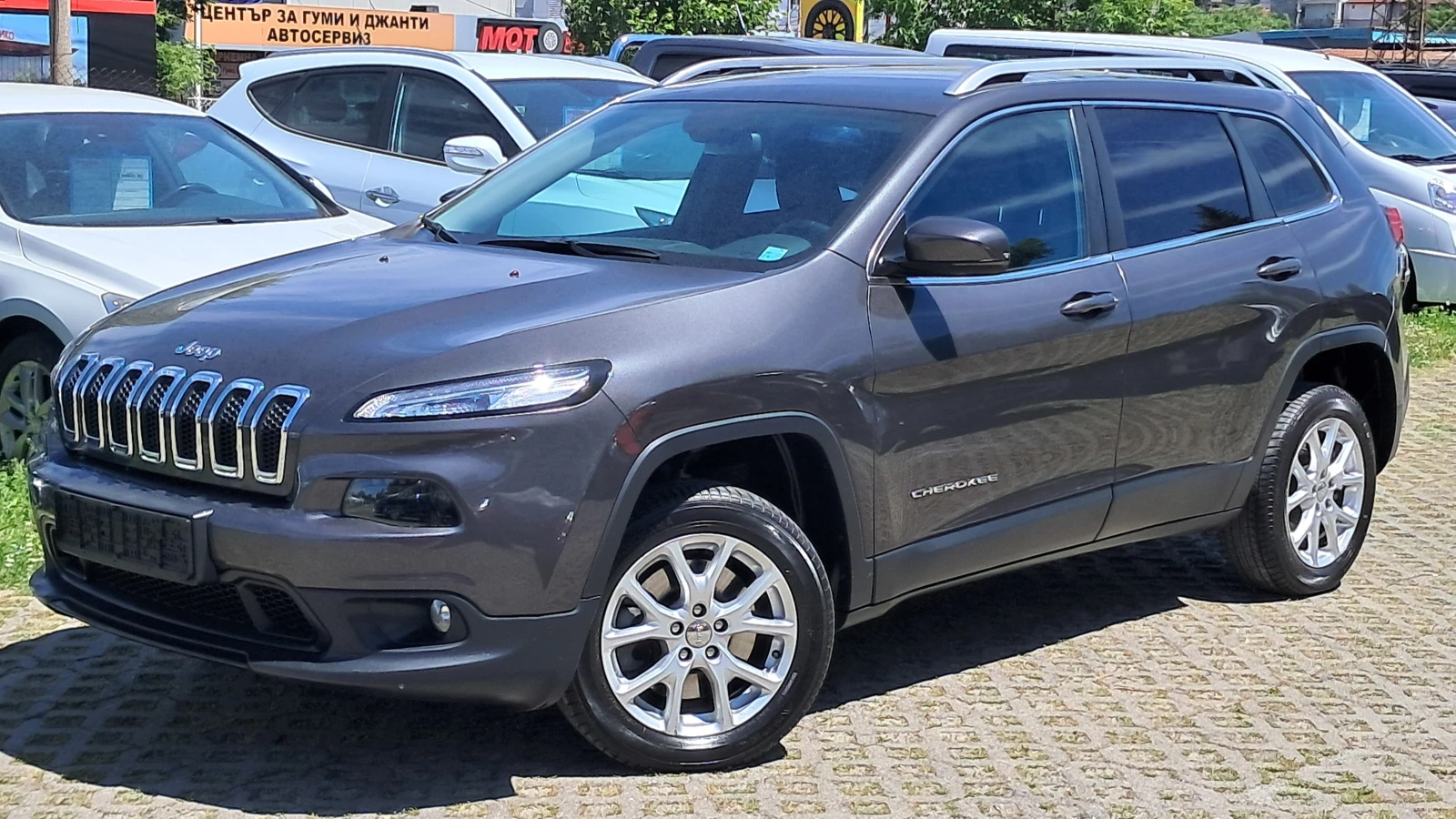 Jeep Cherokee 4X4 РЕАЛ КМ ИЗКЛЮЧИТЕЛНО СЕРВИЗ КНИЖК ОБСЛУЖН НАВИ, снимка 1 - Автомобили и джипове - 17234440
