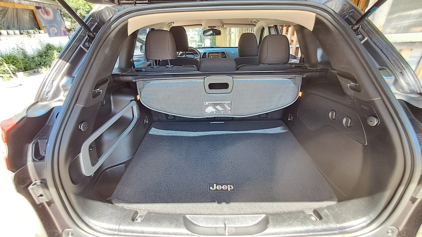 Jeep Cherokee 4X4 РЕАЛ КМ ИЗКЛЮЧИТЕЛНО СЕРВИЗ КНИЖК ОБСЛУЖН НАВИ, снимка 15 - Автомобили и джипове - 17234440