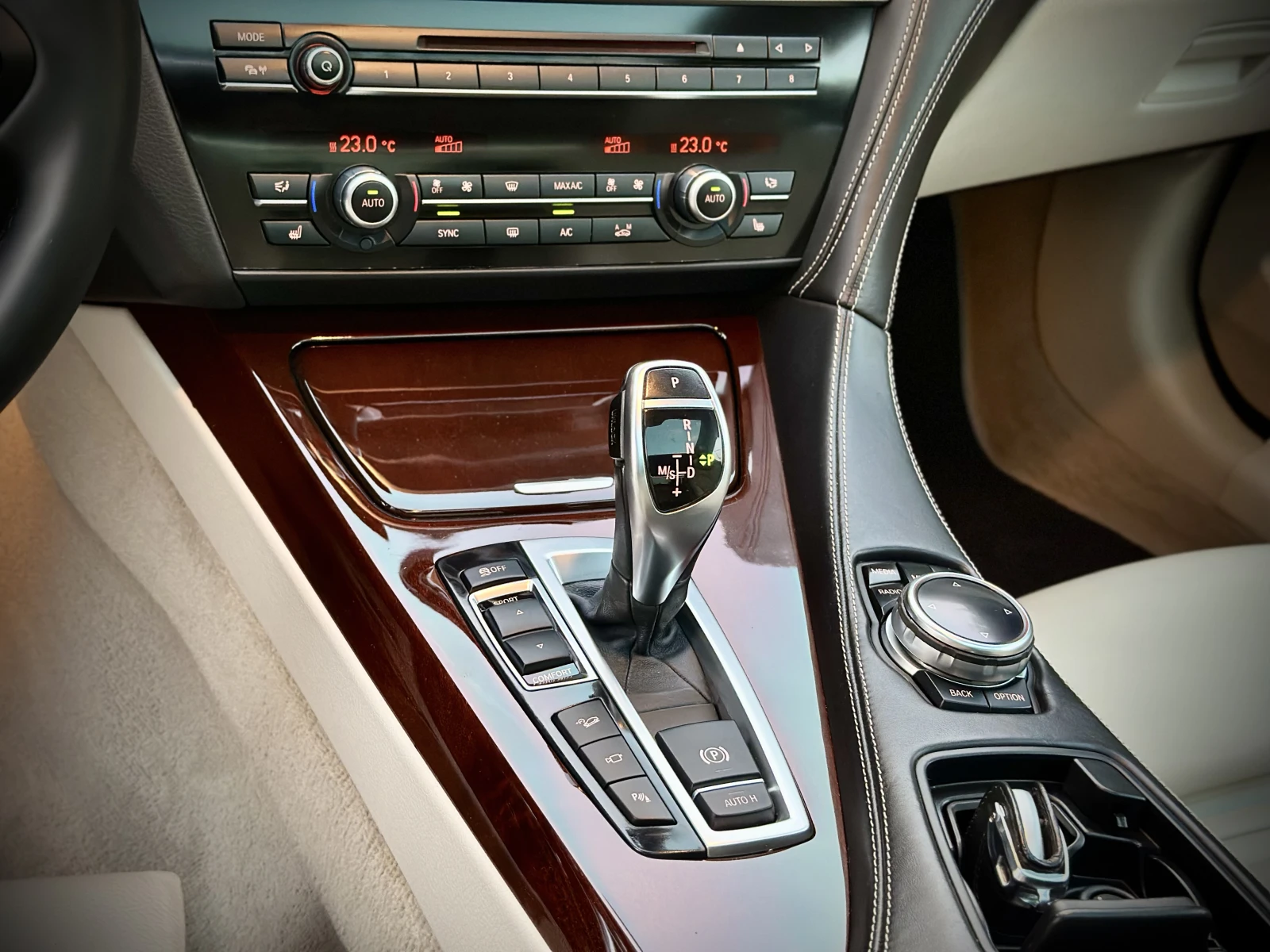 BMW 640 X-Drive/M-Pack/Individual/Digital/Pano/Head/up, снимка 11 - Автомобили и джипове - 53609897