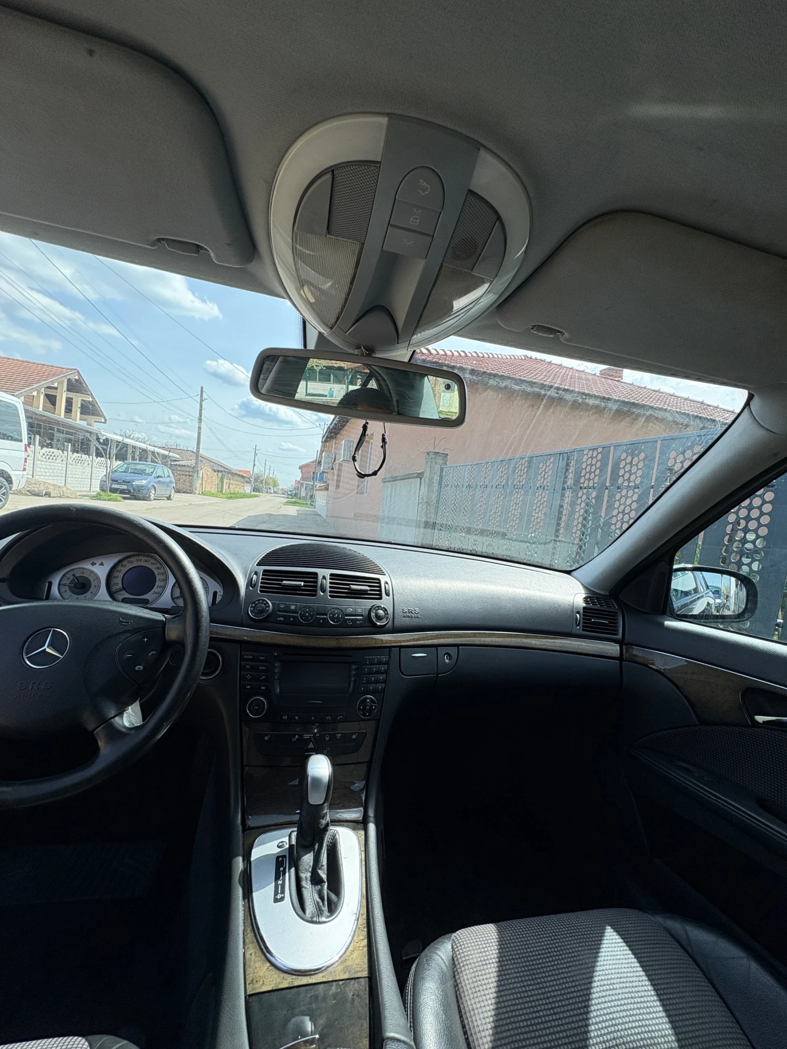 Mercedes-Benz E 270, снимка 14 - Автомобили и джипове - 54180976