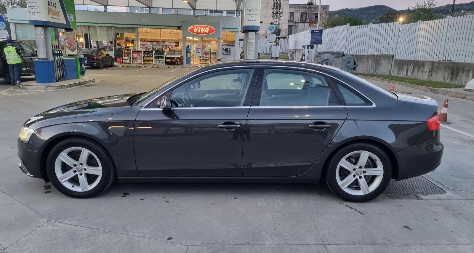 Audi A4 1.8TFSI/FACE/NAVI/170HP/EU6W, снимка 2 - Автомобили и джипове - 54402921