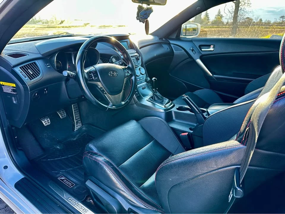 Hyundai Genesis Coupe 3.8 R-Spec * Carbon * АвтоКредит* ЦЕНА ДО БГ, снимка 8 - Автомобили и джипове - 54762075