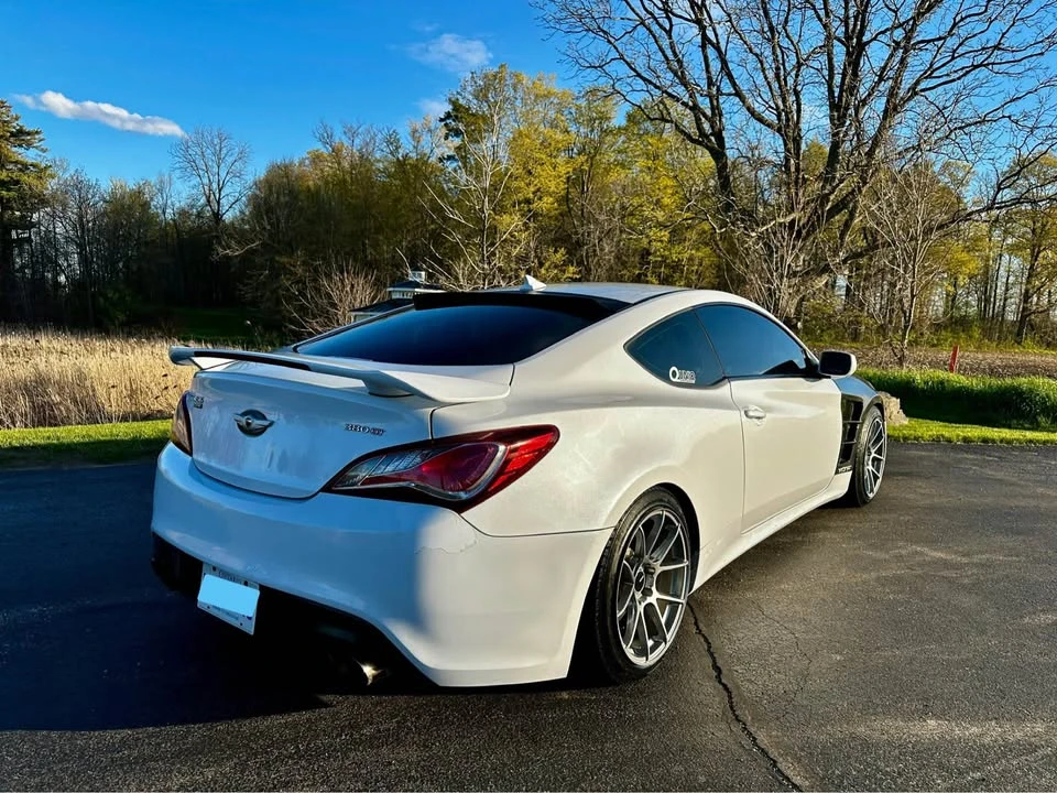 Hyundai Genesis Coupe 3.8 R-Spec * Carbon * АвтоКредит* ЦЕНА ДО БГ, снимка 4 - Автомобили и джипове - 54762075