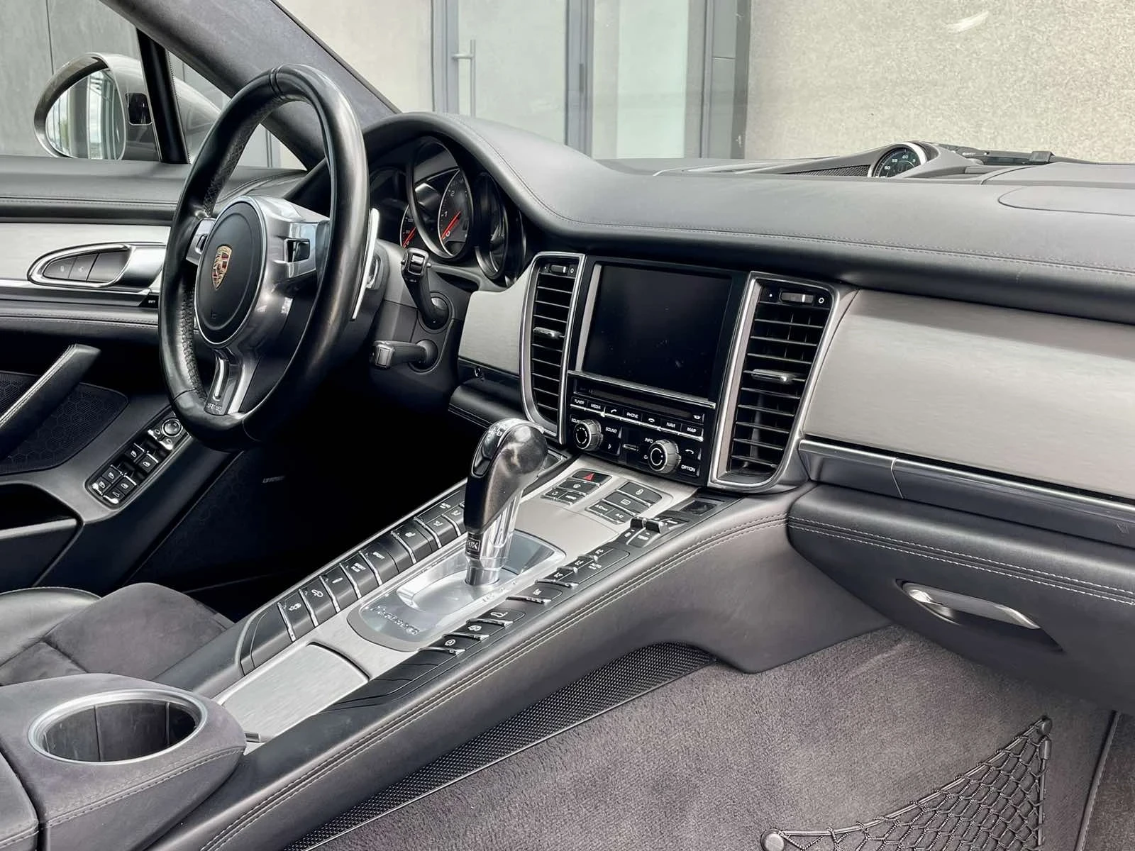 Porsche Panamera GTS, снимка 12 - Автомобили и джипове - 54895941