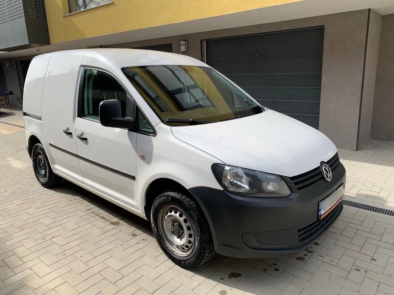 VW Caddy 1.6 TDI, снимка 2 - Автомобили и джипове - 55429198