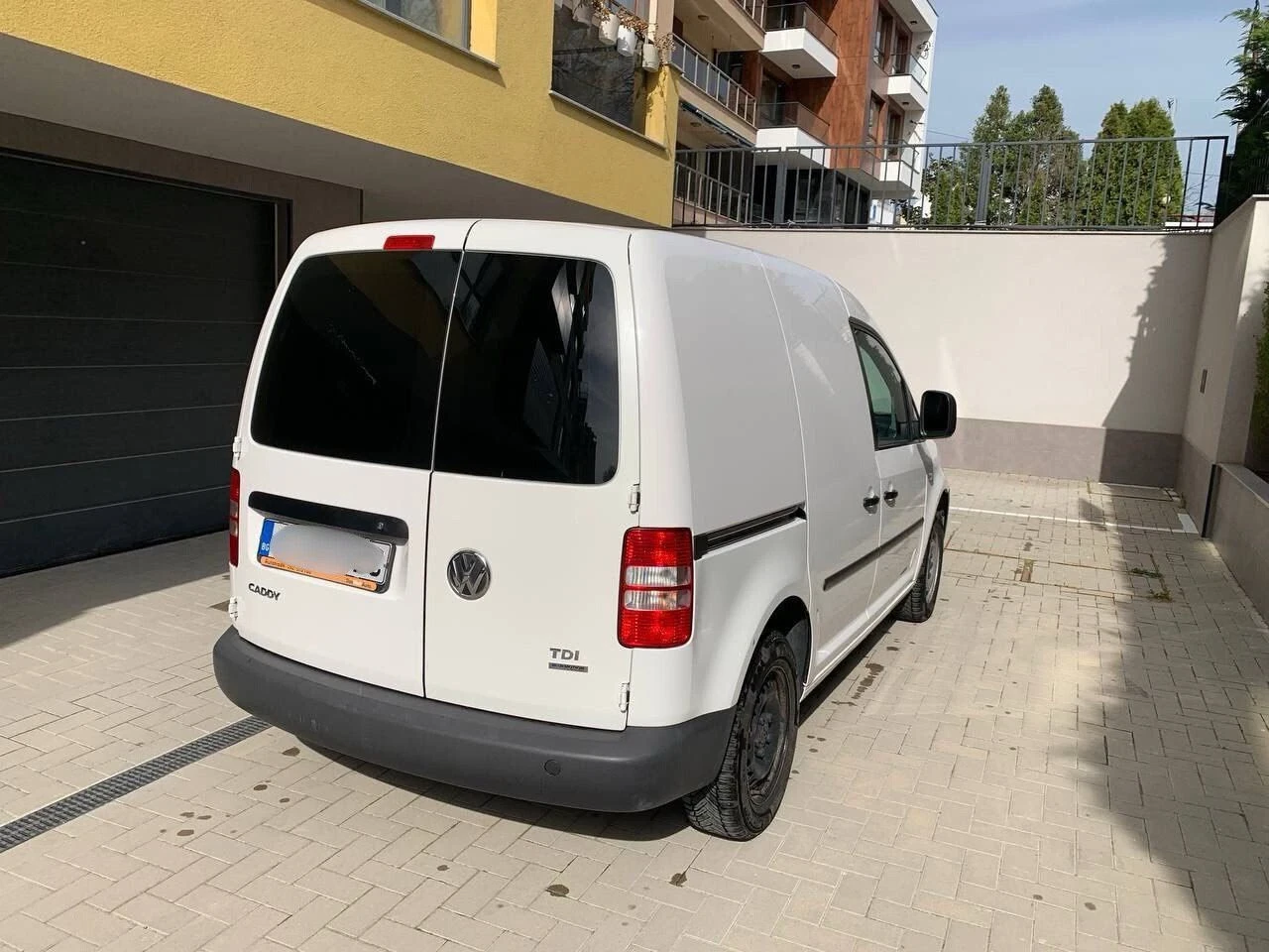 VW Caddy 1.6 TDI, снимка 8 - Автомобили и джипове - 55429198