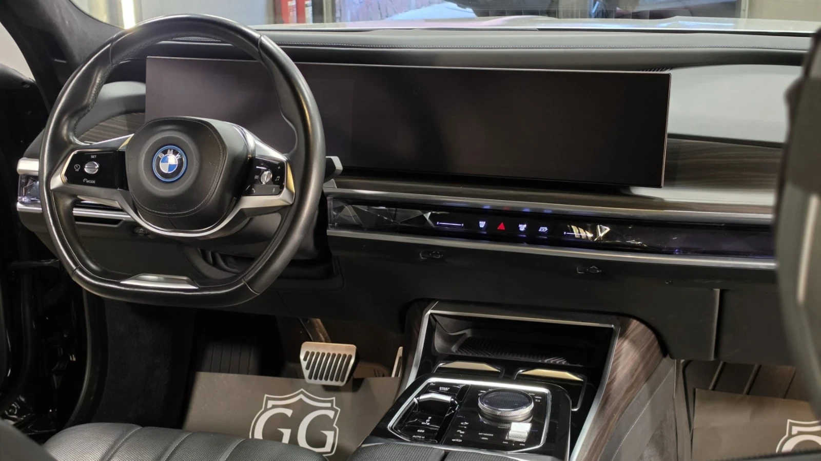 BMW i7 Xdrive 60, Theater, HUD, 4x4, снимка 14 - Автомобили и джипове - 55744032