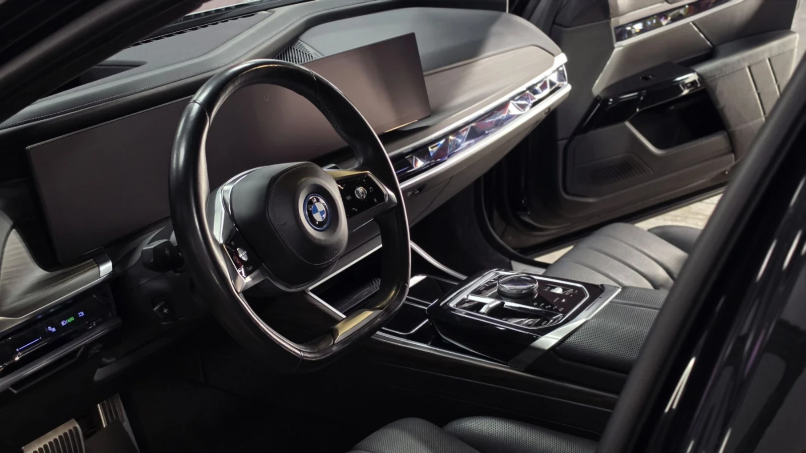 BMW i7 Xdrive 60, Theater, HUD, 4x4, снимка 10 - Автомобили и джипове - 55744032