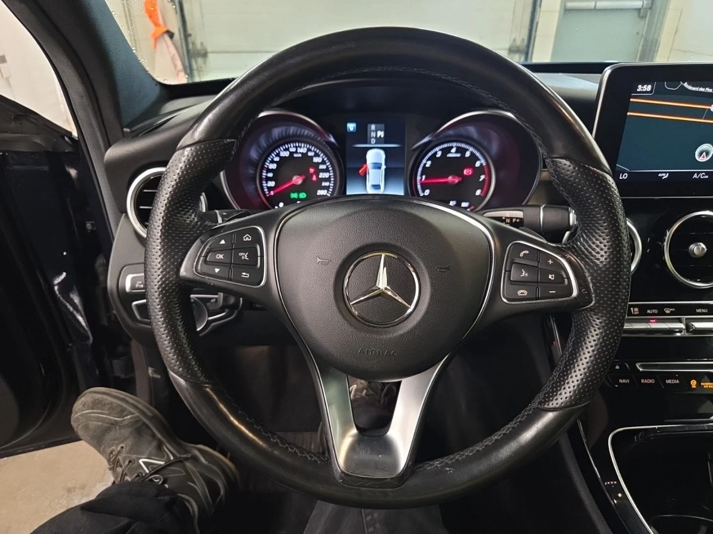Mercedes-Benz C 300 AMG-pack* 360* Keyless* Пано* Подгрев, снимка 7 - Автомобили и джипове - 56036868