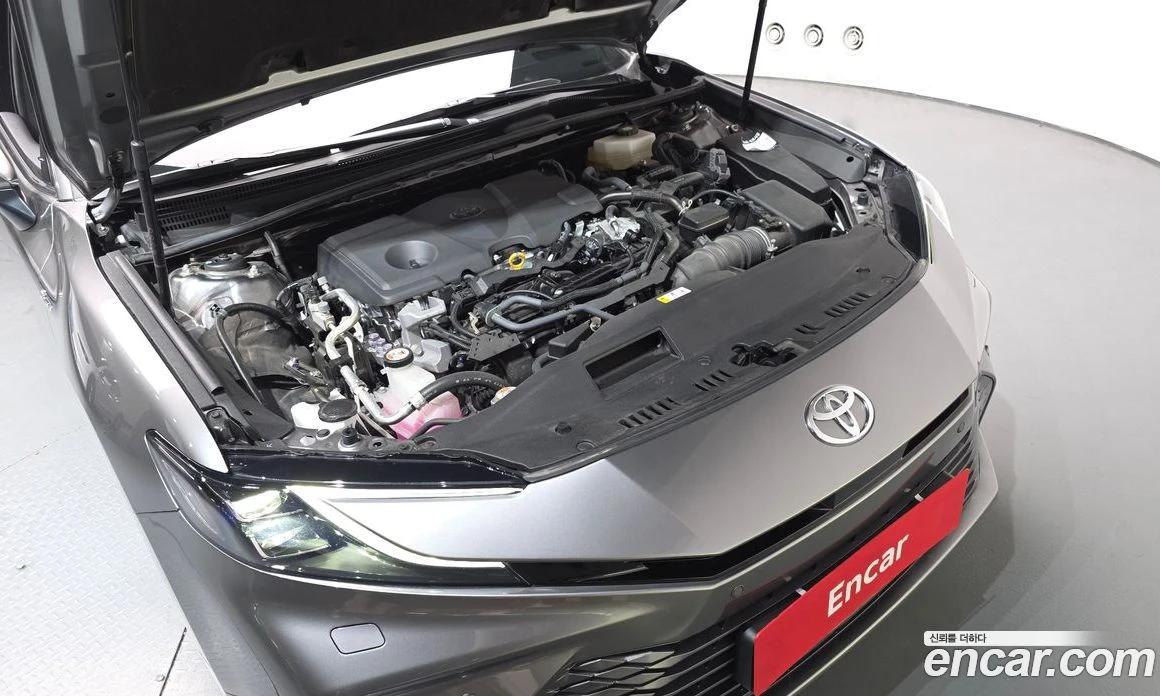 Toyota Camry 2.5 XLE Hybrid, снимка 5 - Автомобили и джипове - 56123265