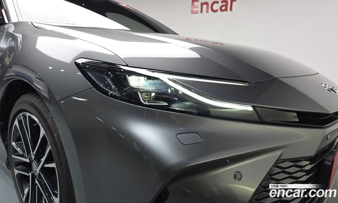Toyota Camry 2.5 XLE Hybrid, снимка 7 - Автомобили и джипове - 56123265