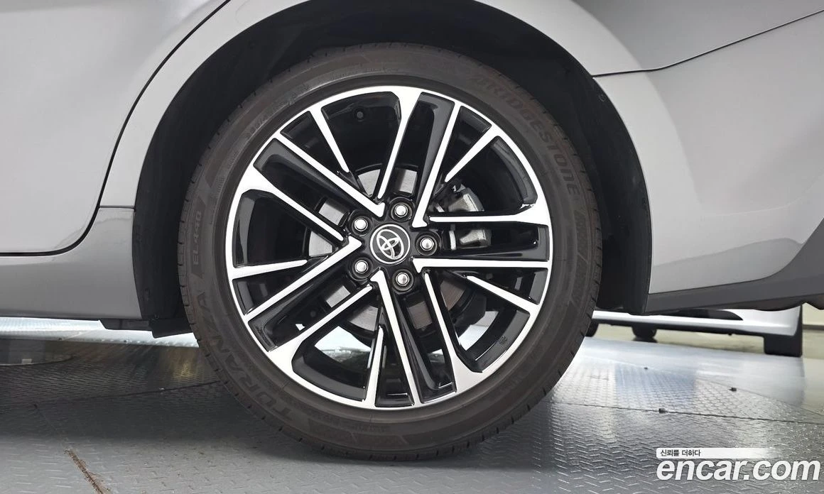Toyota Camry 2.5 XLE Hybrid, снимка 6 - Автомобили и джипове - 56123265