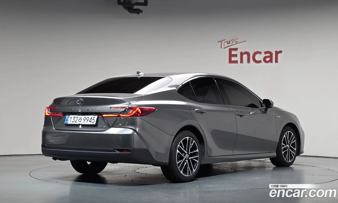 Toyota Camry 2.5 XLE Hybrid