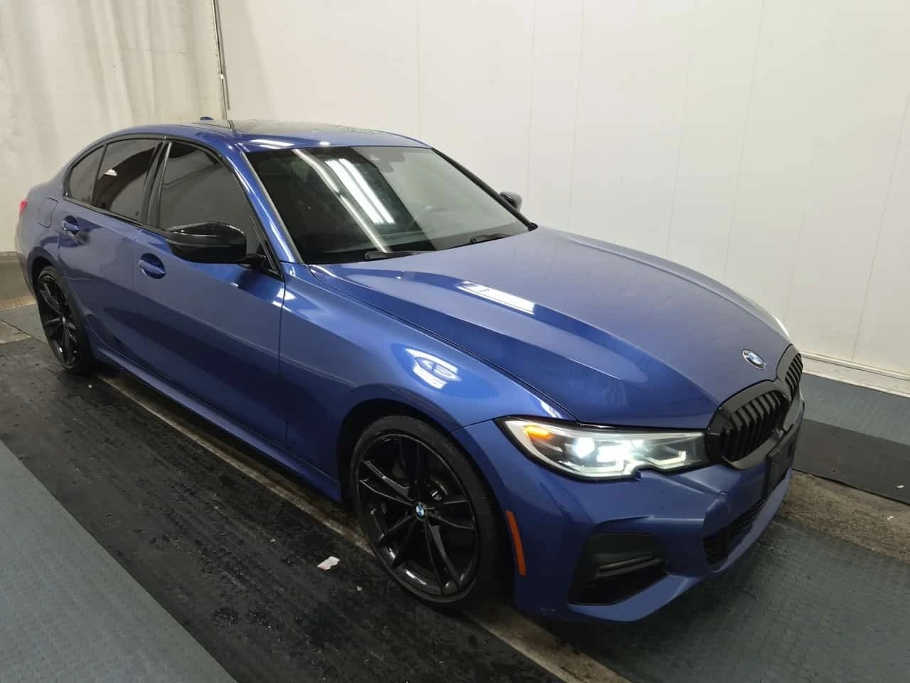 BMW 330  М-Sport xDrive  CARFAX, снимка 5 - Автомобили и джипове - 56323341