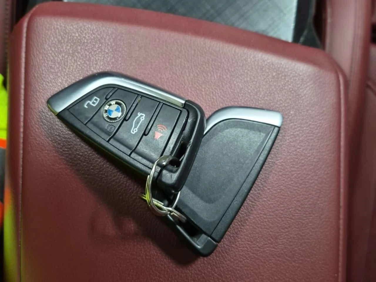 BMW 330  М-Sport xDrive  CARFAX, снимка 8 - Автомобили и джипове - 56323341