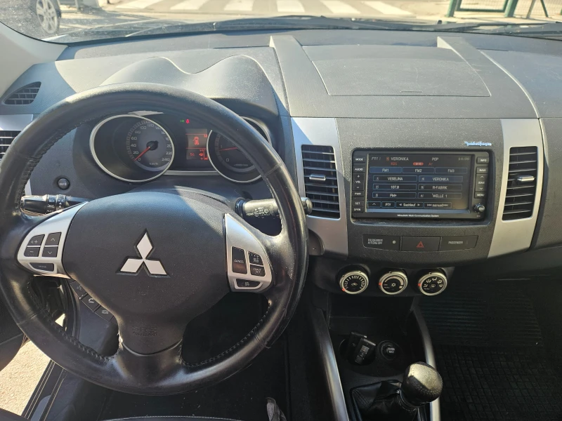 Mitsubishi Outlander 2.2DID 7места, снимка 12 - Автомобили и джипове - 47924346