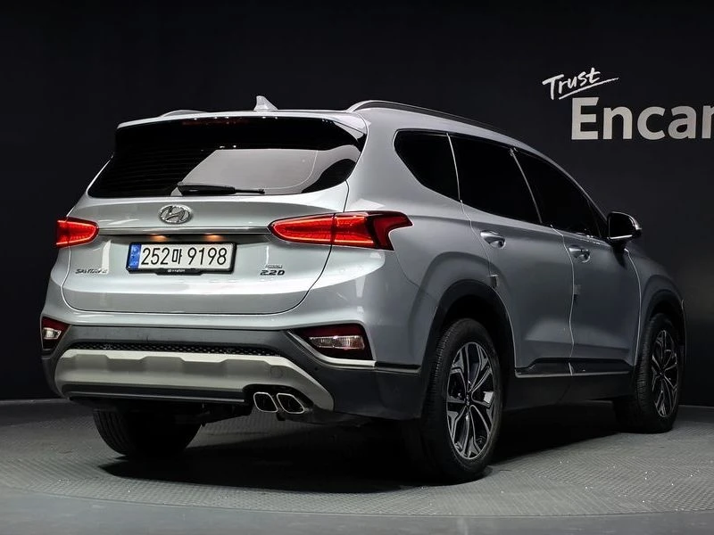 Hyundai Santa fe Diesel 2.2 4WD| 200к.с.| ВКЛ.ТЕХНОТЕСТ, снимка 2 - Автомобили и джипове - 55616183