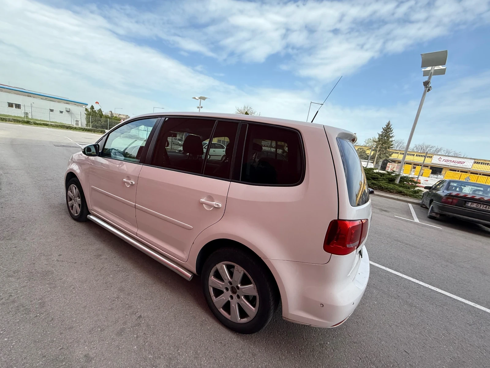 VW Touran 2.0TDI* DSG* 2013год - изображение 4