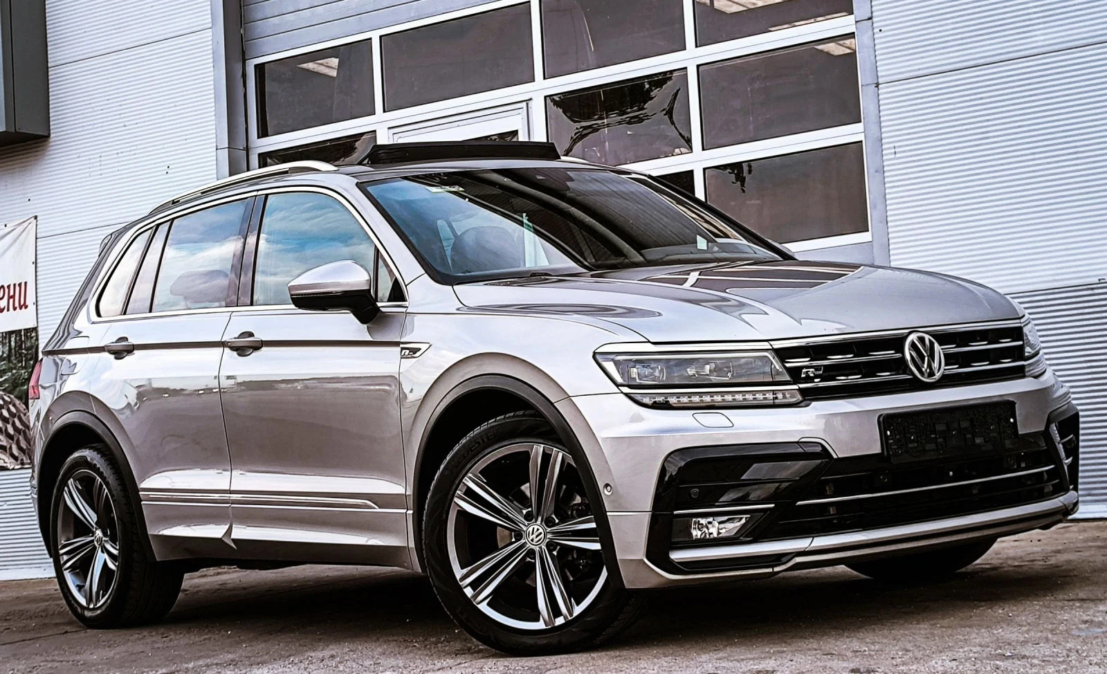 VW Tiguan 2.0TDI R-LINE ПАНОРАМA LED - изображение 3