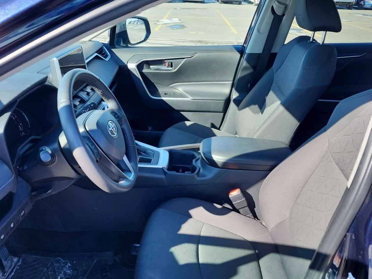 Toyota Rav4 XLE AWD | 4x4 | PANO | ПОДГРЕВИ | CARFAX - изображение 5