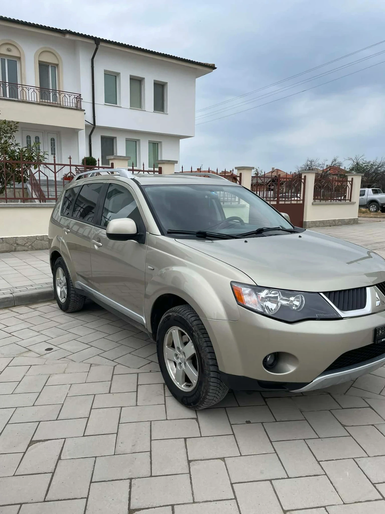 Mitsubishi Outlander, снимка 2 - Автомобили и джипове - 54467379