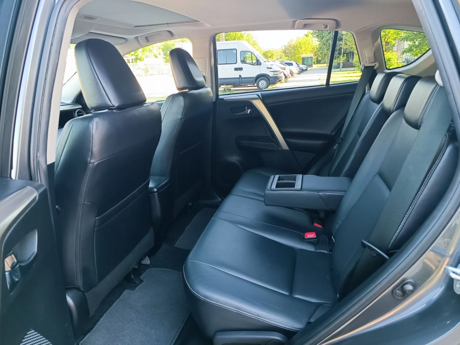 Toyota Rav4 2.0i-151кс-ШВЕЙЦАРИЯ-РЪЧКА-6ск-KEYLESS-NAVI, снимка 9 - Автомобили и джипове - 54682726
