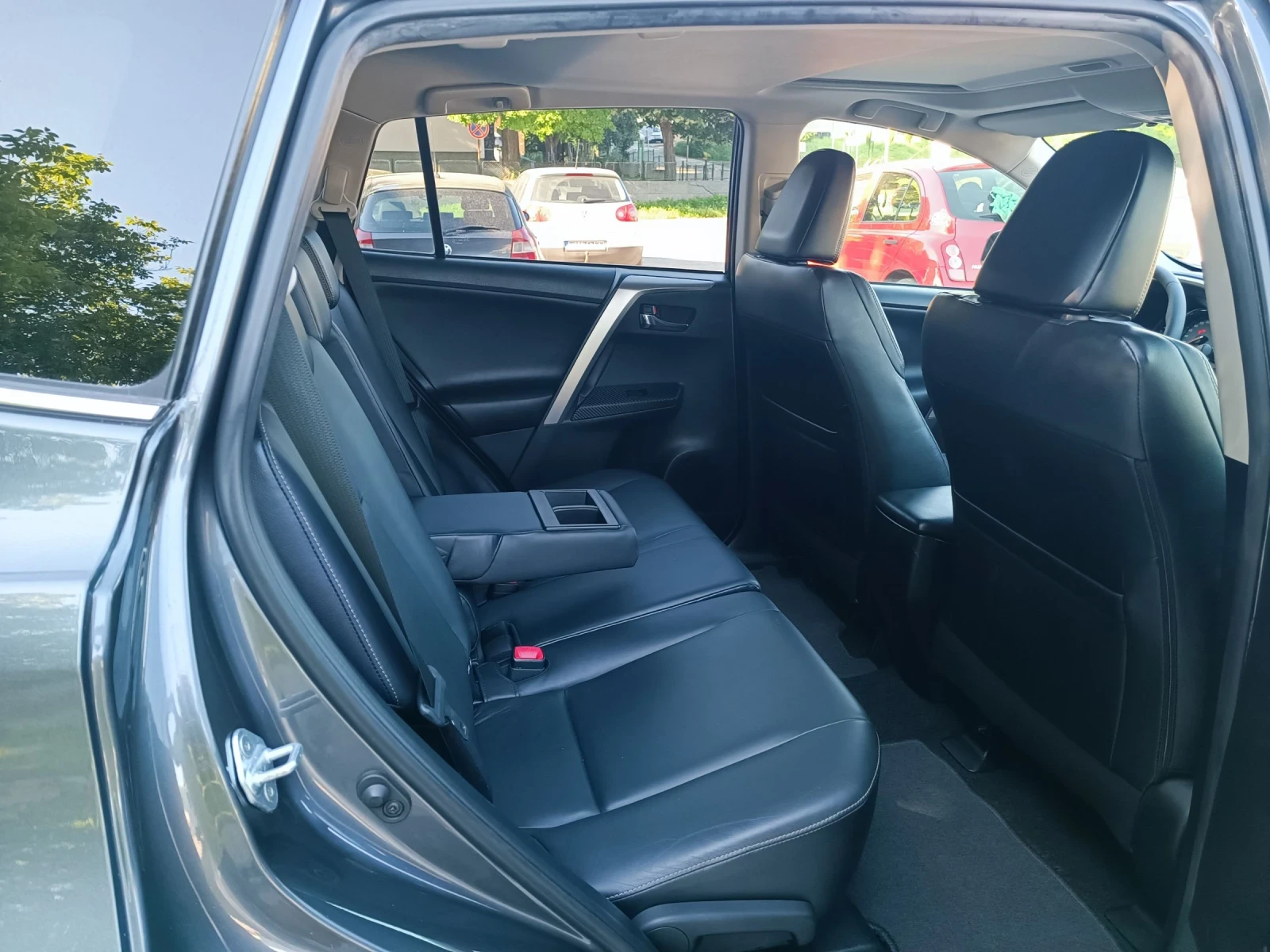 Toyota Rav4 2.0i-151кс-ШВЕЙЦАРИЯ-РЪЧКА-6ск-KEYLESS-NAVI, снимка 10 - Автомобили и джипове - 54682726