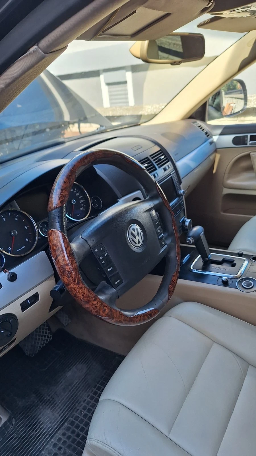 VW Touareg, снимка 4 - Автомобили и джипове - 56408625