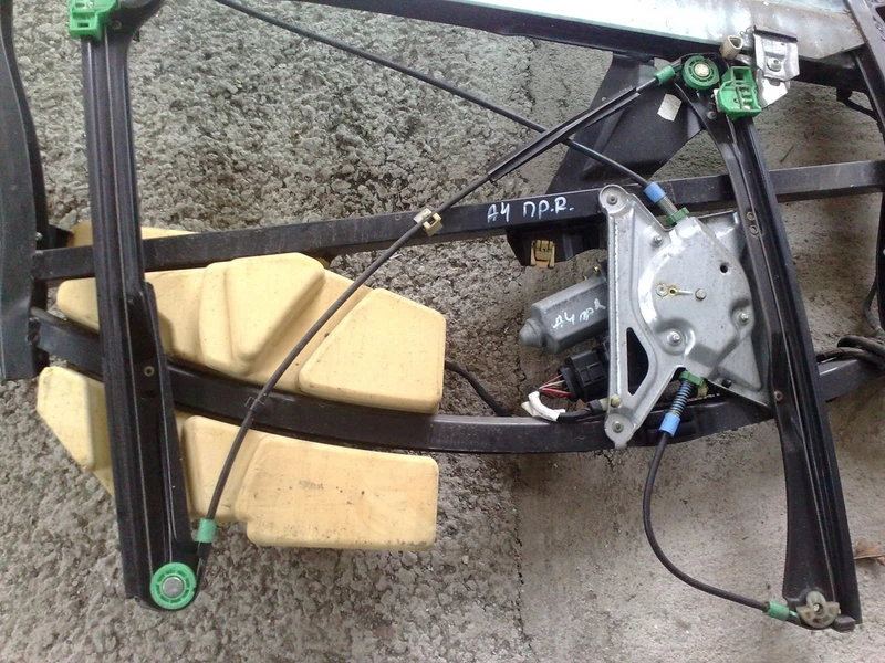 Ел.машинка за Ауди А4 98г,стъклоповдигач (предна дясна)