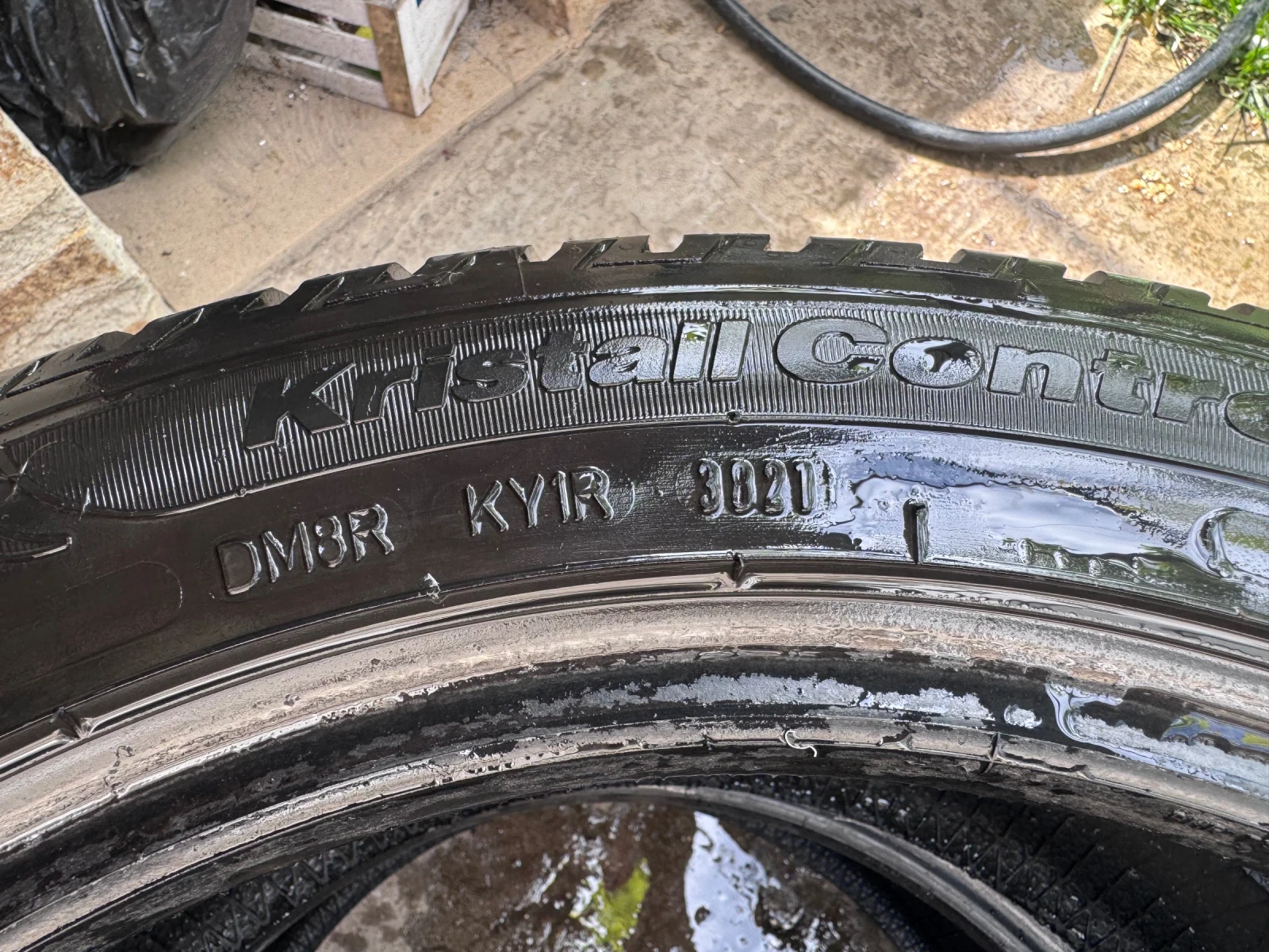 Гуми Зимни 245/45R17, снимка 4 - Гуми и джанти - 54727692