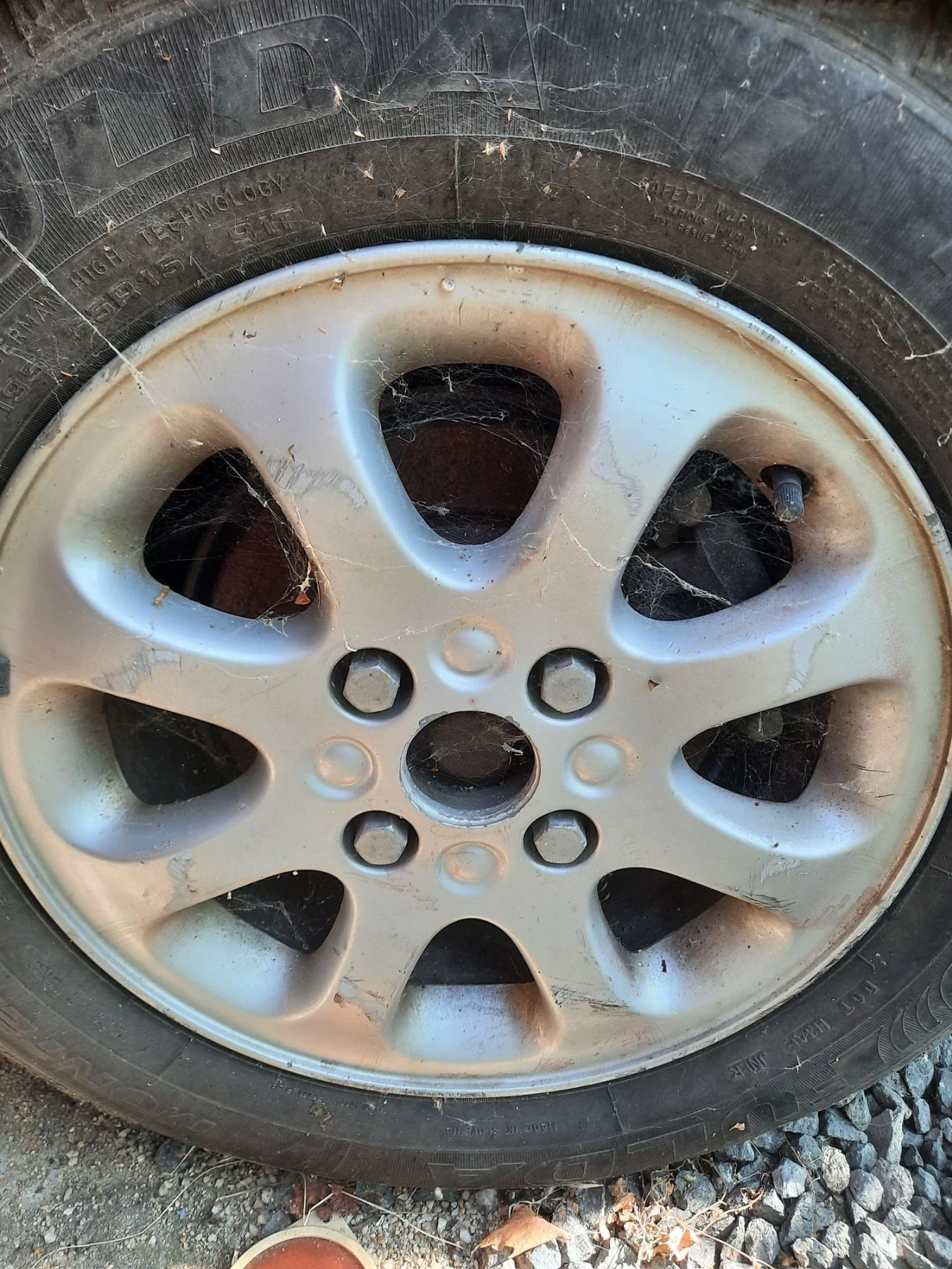Гуми с джанти Fulda 195/65R15, снимка 2 - Гуми и джанти - 55802855