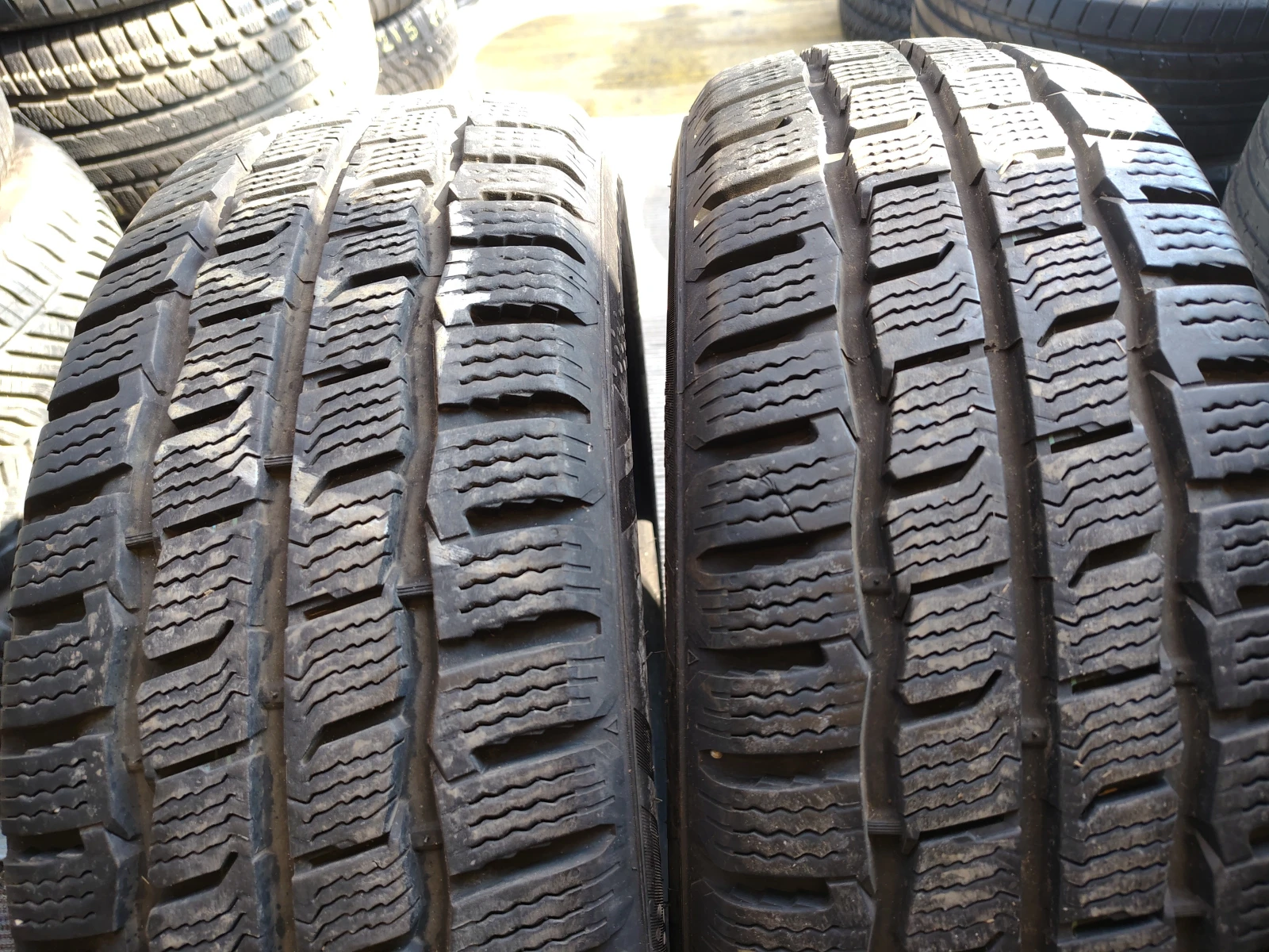Гуми Зимни 215/65R16, снимка 2 - Гуми и джанти - 55841705