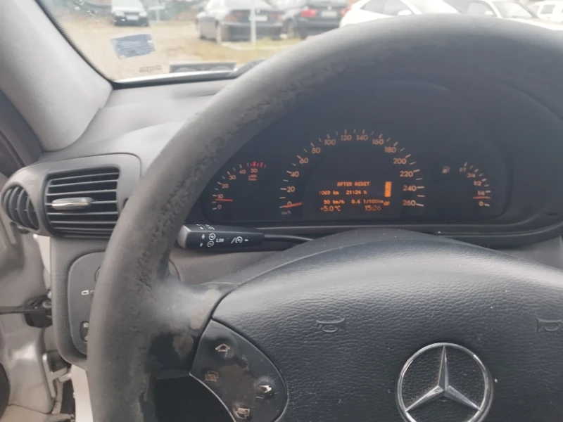 Mercedes-Benz C 270 Avantgarde , снимка 14 - Автомобили и джипове - 49089788