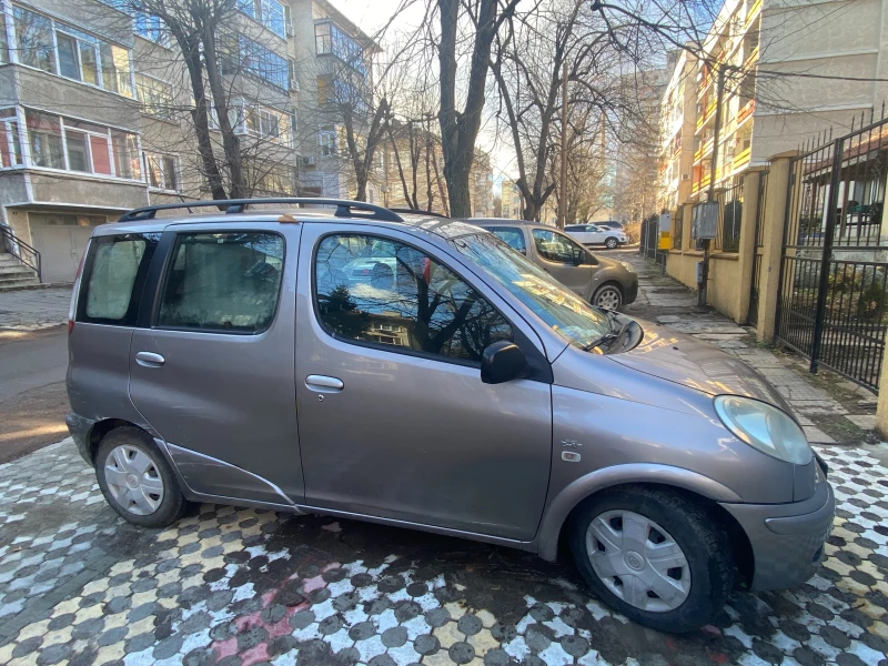 Toyota Yaris verso 1.4 D4D, снимка 2 - Автомобили и джипове - 48694701