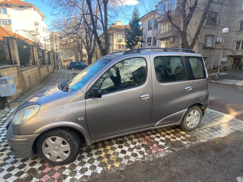 Toyota Yaris verso 1.4 D4D, снимка 3 - Автомобили и джипове - 48694701