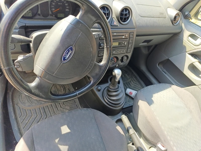 Ford Fiesta 1.40 Дизел, снимка 6 - Автомобили и джипове - 49596456