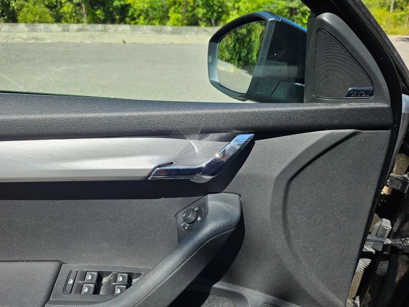 Skoda Octavia 2.0 TDI, снимка 8 - Автомобили и джипове - 52342113