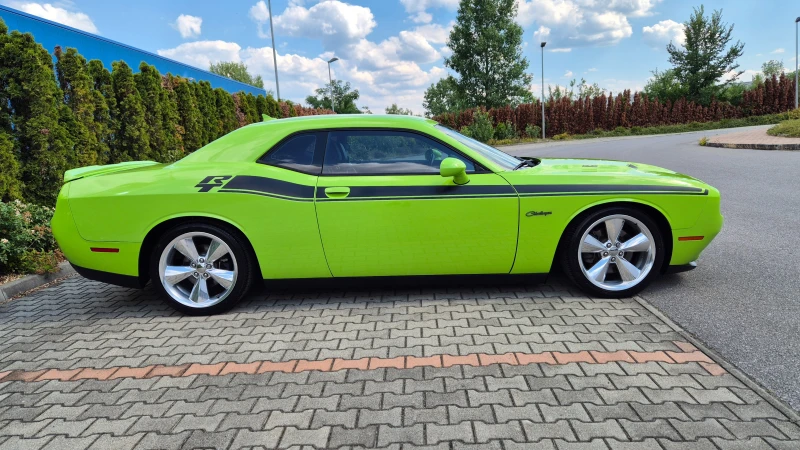 Dodge Challenger 5.7 HEMI / RT+ , снимка 4 - Автомобили и джипове - 52093911