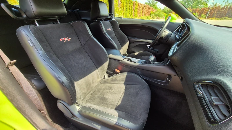 Dodge Challenger 5.7 HEMI / RT+ , снимка 11 - Автомобили и джипове - 52093911